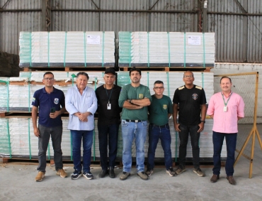 Porto Seco Cuiabá recebe visita de técnicos do IBAMA e INDEA MT para inspeção de carga de madeira destinada à exportação
